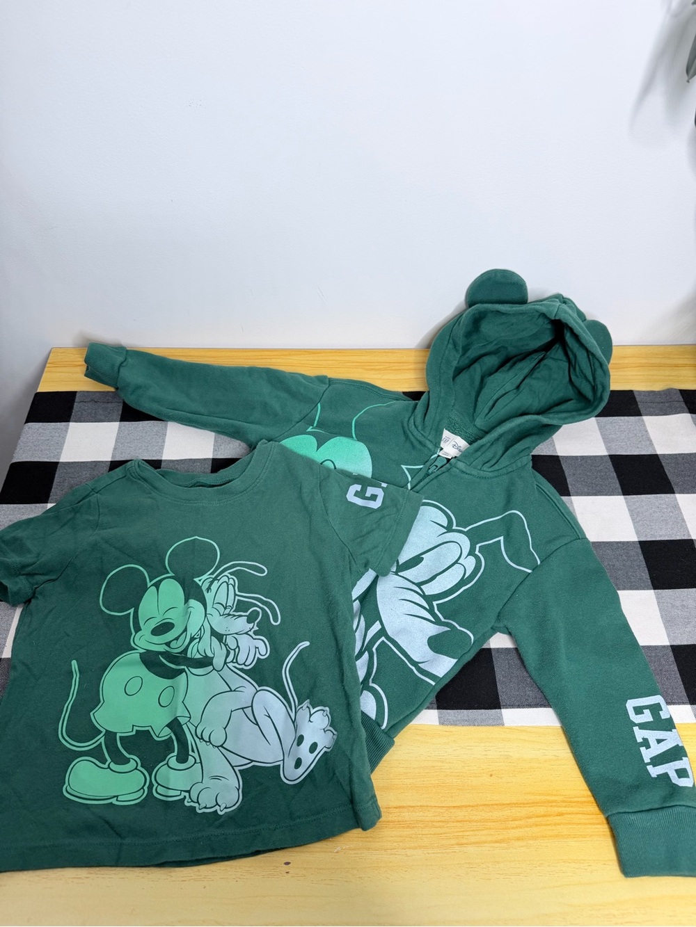 GAP Disney T-Shirt & Hoodie Size 3/4